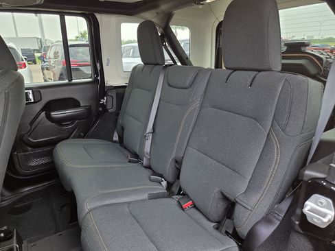 Used 2025 Jeep Wrangler Unlimited Sport AWD/4WD image 25