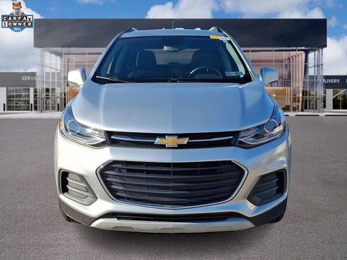 Used 2020 Chevrolet Trax LT w/ LT Convenience Package image 2