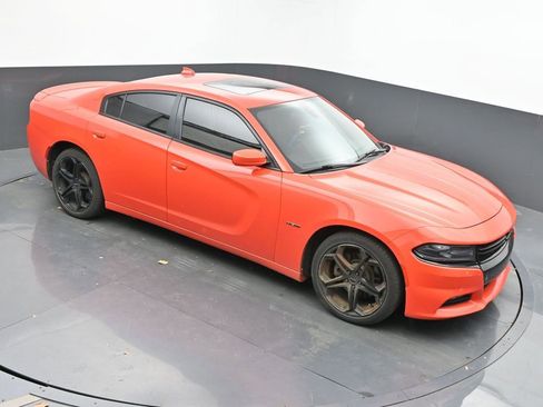 Used 2017 Dodge Charger R/T w/ Plus Group image 29