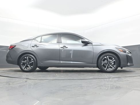 Used 2025 Nissan Sentra SV FWD image 30