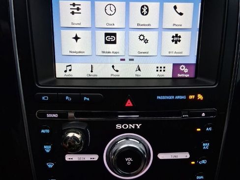 Used 2018 Ford Explorer Limited w/ Equipment Group 301A AWD/4WD image 12