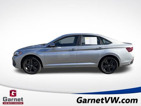 Certified 2023 Volkswagen Jetta SE w/ Panoramic Sunroof Package image 2