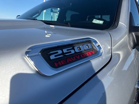 Used 2026 RAM 2500 Laramie AWD/4WD image 24