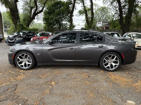 Used 2015 Dodge Charger R/T w/ Plus Group RWD image 2