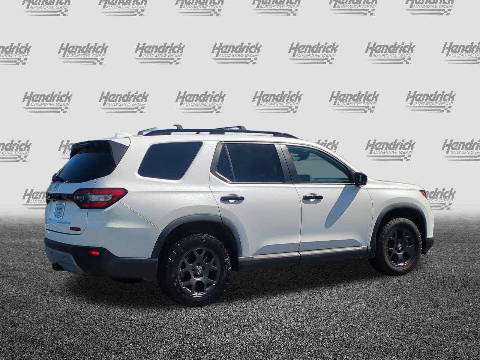 Used 2025 Honda Pilot TrailSport image 9