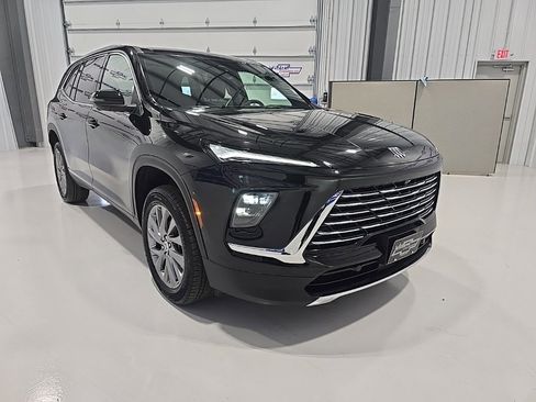 Used 2025 Buick Enclave Preferred image 10