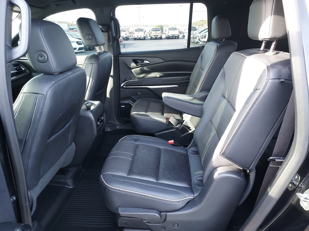 Used 2025 Chevrolet Traverse High Country w/ LPO, Floor Liner Package AWD/4WD image 14