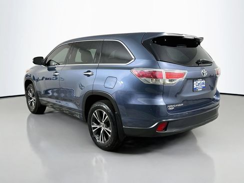 Used 2017 Toyota Highlander Plus FWD image 5