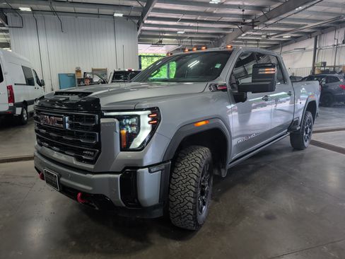 Used 2026 GMC Sierra 2500 AT4 w/ AT4 Premium Plus Package AWD/4WD image 6