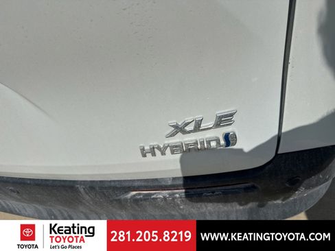 Used 2024 Toyota Sienna XLE FWD image 9