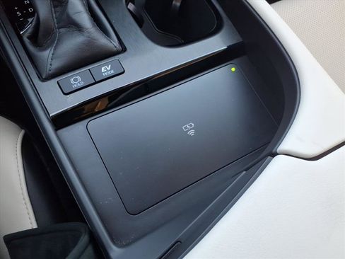 Used 2025 Lexus ES 300h w/ Luxury Package image 25