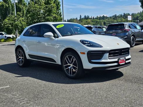 Used 2025 Porsche Macan AWD/4WD image 3