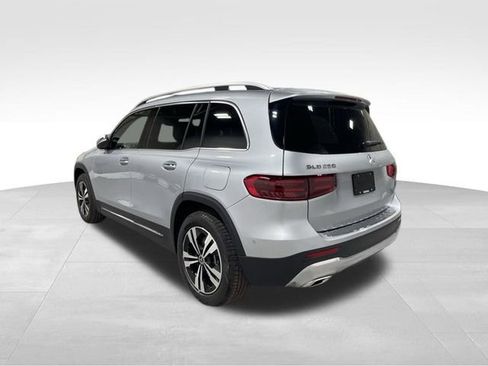 New 2026 Mercedes-Benz GLB 250 4MATIC image 4