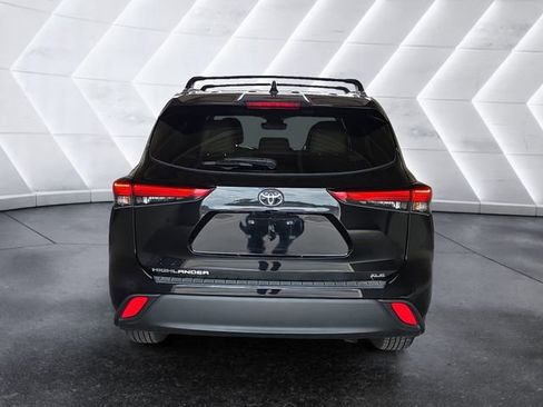 Used 2023 Toyota Highlander XLE image 5