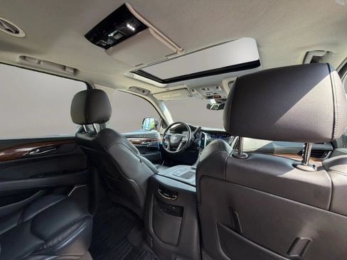 Used 2020 Cadillac Escalade ESV Luxury AWD/4WD image 36