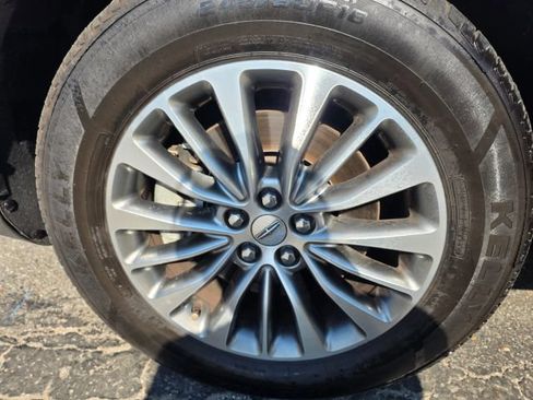 Used 2018 Lincoln MKX Select w/ Select Plus Package AWD/4WD image 9