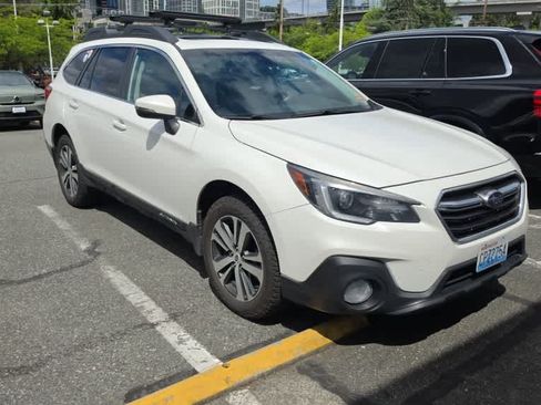 Used 2018 Subaru Outback 3.6R Limited AWD/4WD image 2