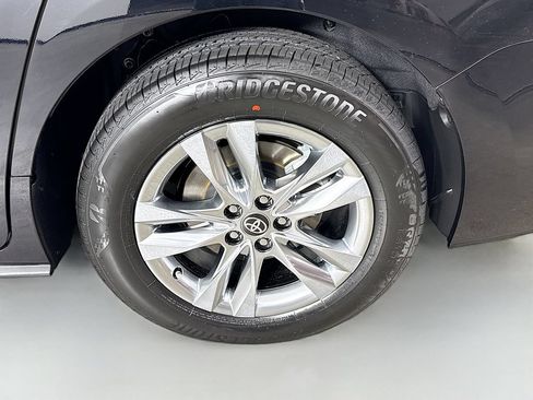 Used 2026 Toyota Sienna Limited FWD image 19