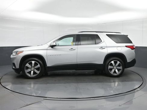 Used 2019 Chevrolet Traverse LT w/ LT Premium Package AWD/4WD image 4