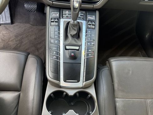 Used 2020 Porsche Macan image 26