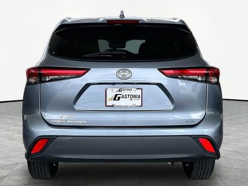 Used 2020 Toyota Highlander XLE FWD image 6