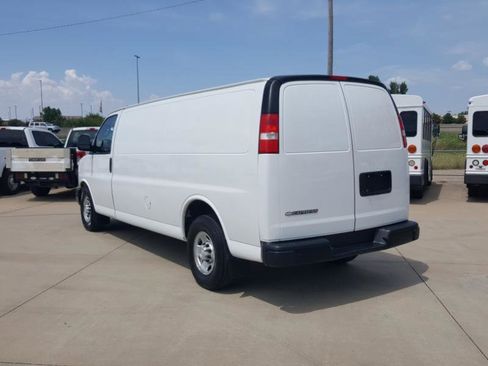 Used 2019 Chevrolet Express 3500 Extended w/ Driver Convenience Package RWD image 9