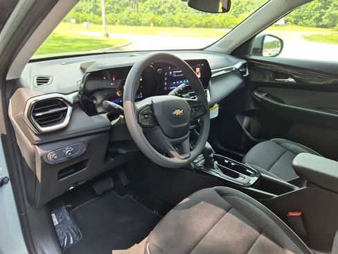 New 2026 Chevrolet TrailBlazer LT w/ Driver Confidence Package FWD image 17