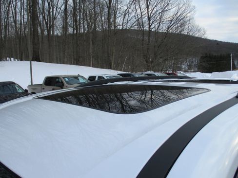 Certified 2023 Chevrolet Traverse RS image 11