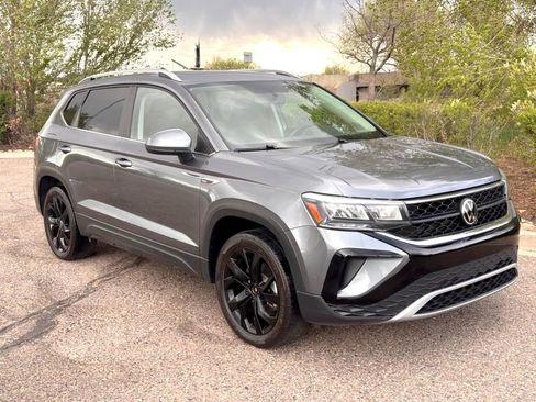 Used 2022 Volkswagen Taos SE image 2