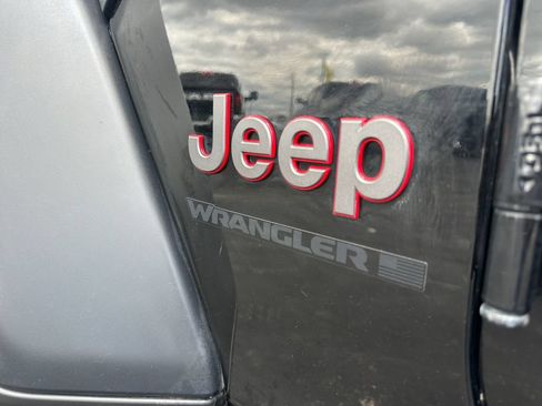 Used 2025 Jeep Wrangler Unlimited Rubicon AWD/4WD image 10