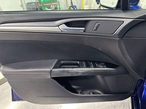 Used 2016 Ford Fusion SE FWD image 18