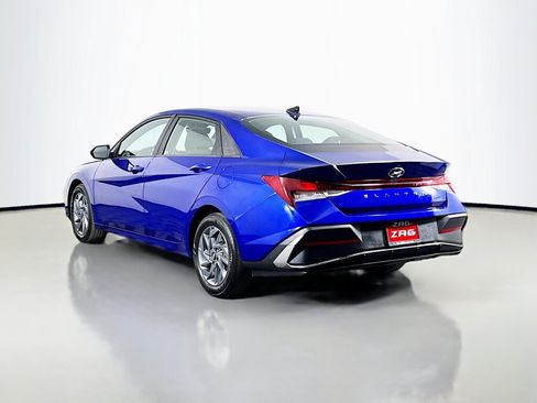Used 2024 Hyundai Elantra SEL FWD image 3