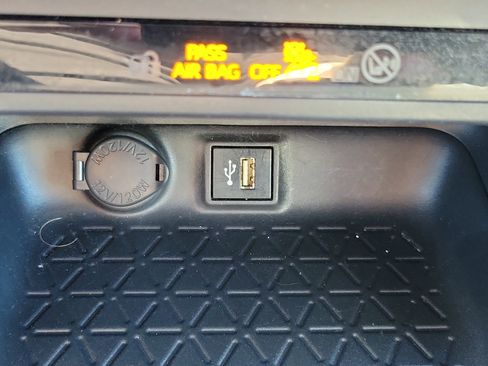 Used 2024 Toyota RAV4 XLE image 27