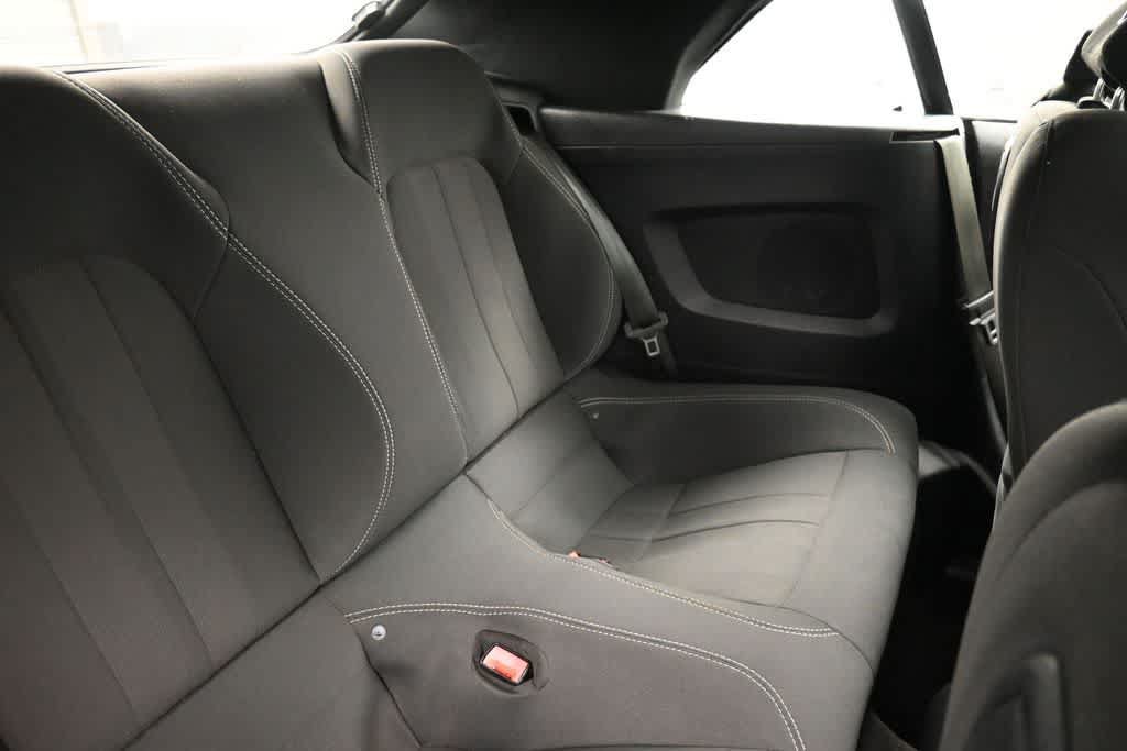 Used 2019 Ford Mustang Convertible RWD image 24