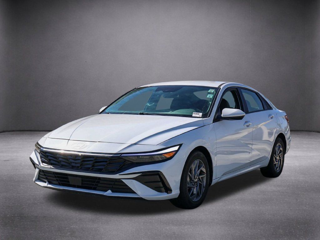 Used 2024 Hyundai Elantra SEL FWD image 9