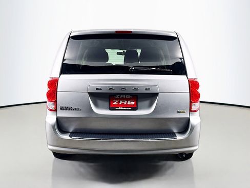 Used 2017 Dodge Grand Caravan SE image 4