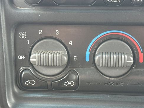 Used 2001 Chevrolet Silverado 2500 LT image 27