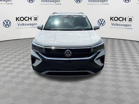 Used 2023 Volkswagen Taos SE w/ Panoramic Sunroof Package AWD/4WD image 2
