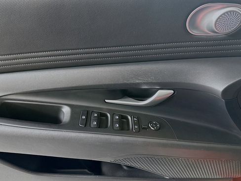 Used 2024 Hyundai Elantra Limited image 21