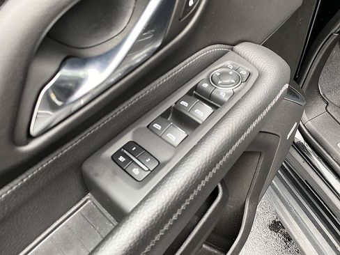 Used 2023 GMC Yukon XL Denali AWD/4WD image 10