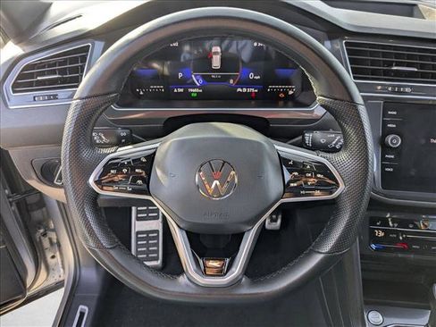 Used 2023 Volkswagen Tiguan SE R-Line image 17