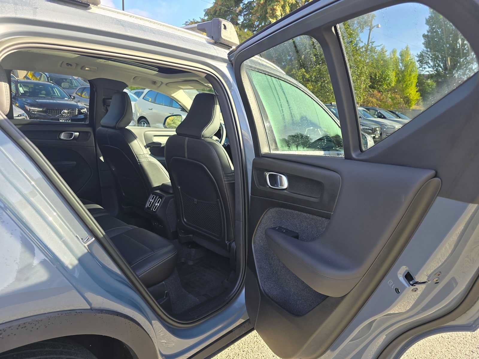 Certified 2023 Volvo XC40 B5 Ultimate w/ Protection Package Premier AWD/4WD image 14