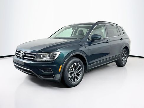 Used 2019 Volkswagen Tiguan SE w/ Panoramic Sunroof Package AWD/4WD image 3