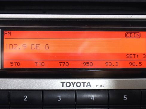 Used 2011 Toyota 4Runner SR5 AWD/4WD image 19