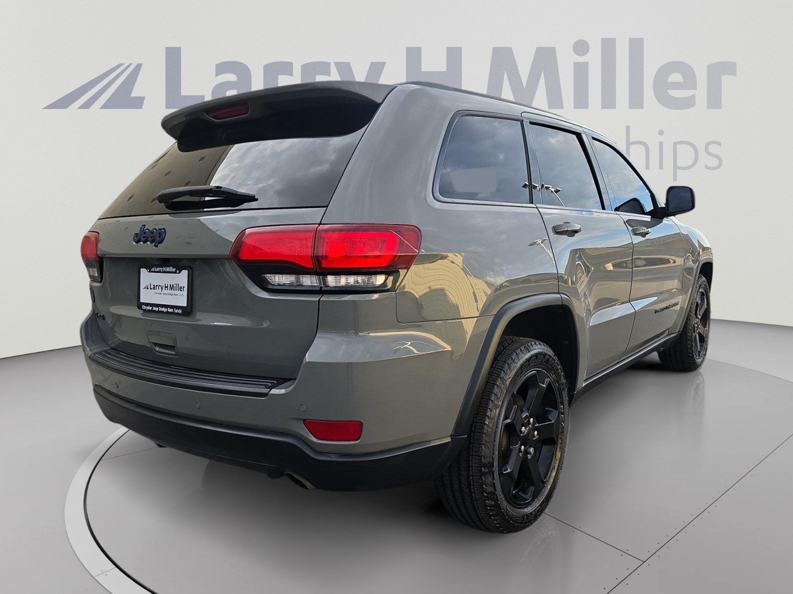 Used 2019 Jeep Grand Cherokee Laredo AWD/4WD image 5