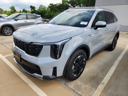 Certified 2025 Kia Sorento S w/ Panoramic Sunroof Package FWD image 2