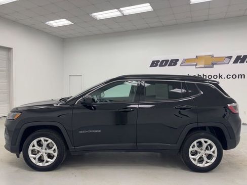 Used 2024 Jeep Compass Latitude AWD/4WD image 8