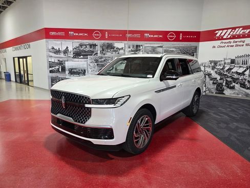 New 2026 Lincoln Navigator Reserve image 9