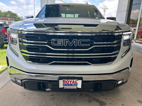 Used 2023 GMC Sierra 1500 SLT w/ SLT Premium Package RWD image 3