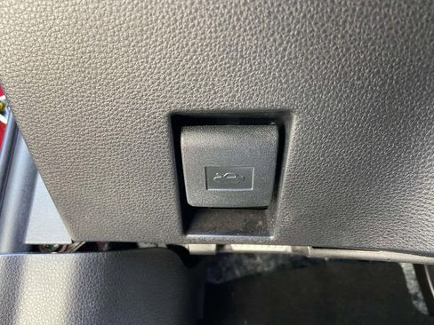 Used 2025 Toyota Corolla LE FWD image 27